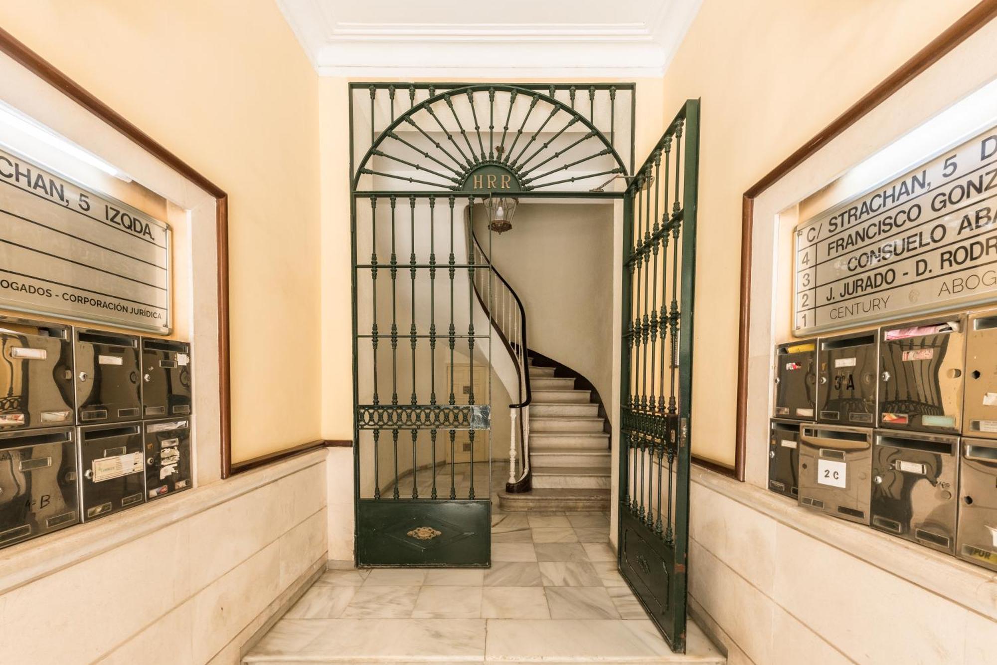 Homeclub Malaga Apartment Exterior photo